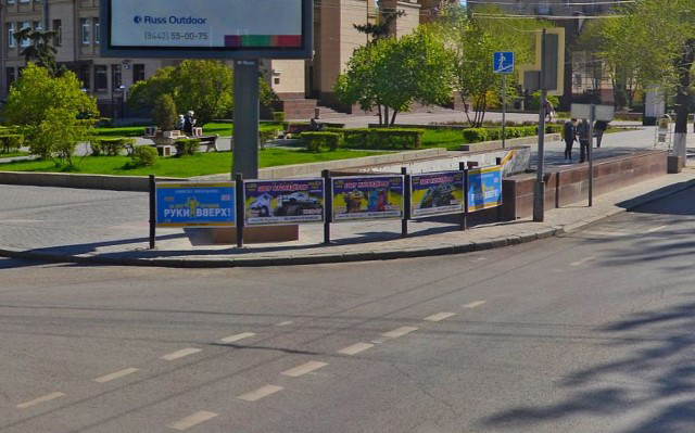 Фотография рекламного носителя, тип: Дорожное ограждение, адрес: Ленина пр-т. X Комсомольская ул., Волгоград, Волгоградская область, Россия. Сторона A3 №1072372