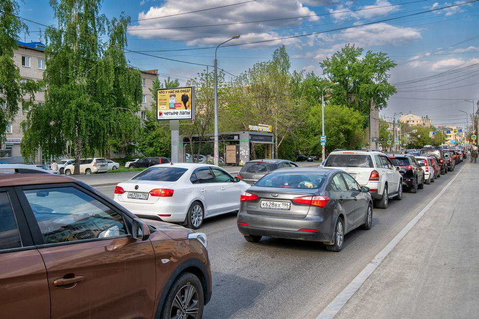 Фотография рекламного носителя, тип: Ситиборд 2.7x3.7, адрес: Фурманова ул., д.60 Х 8 Марта ул., Екатеринбург, Свердловская область, Россия. Сторона Б1-Б5 №1024071