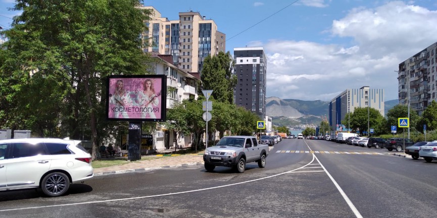 Фотография рекламного носителя, тип: Ситиборд 2.7x3.7, адрес: Энгельса ул., д.82 X Исаева ул., Новороссийск, Краснодарский край, Россия. Сторона B1-B5 №1071985