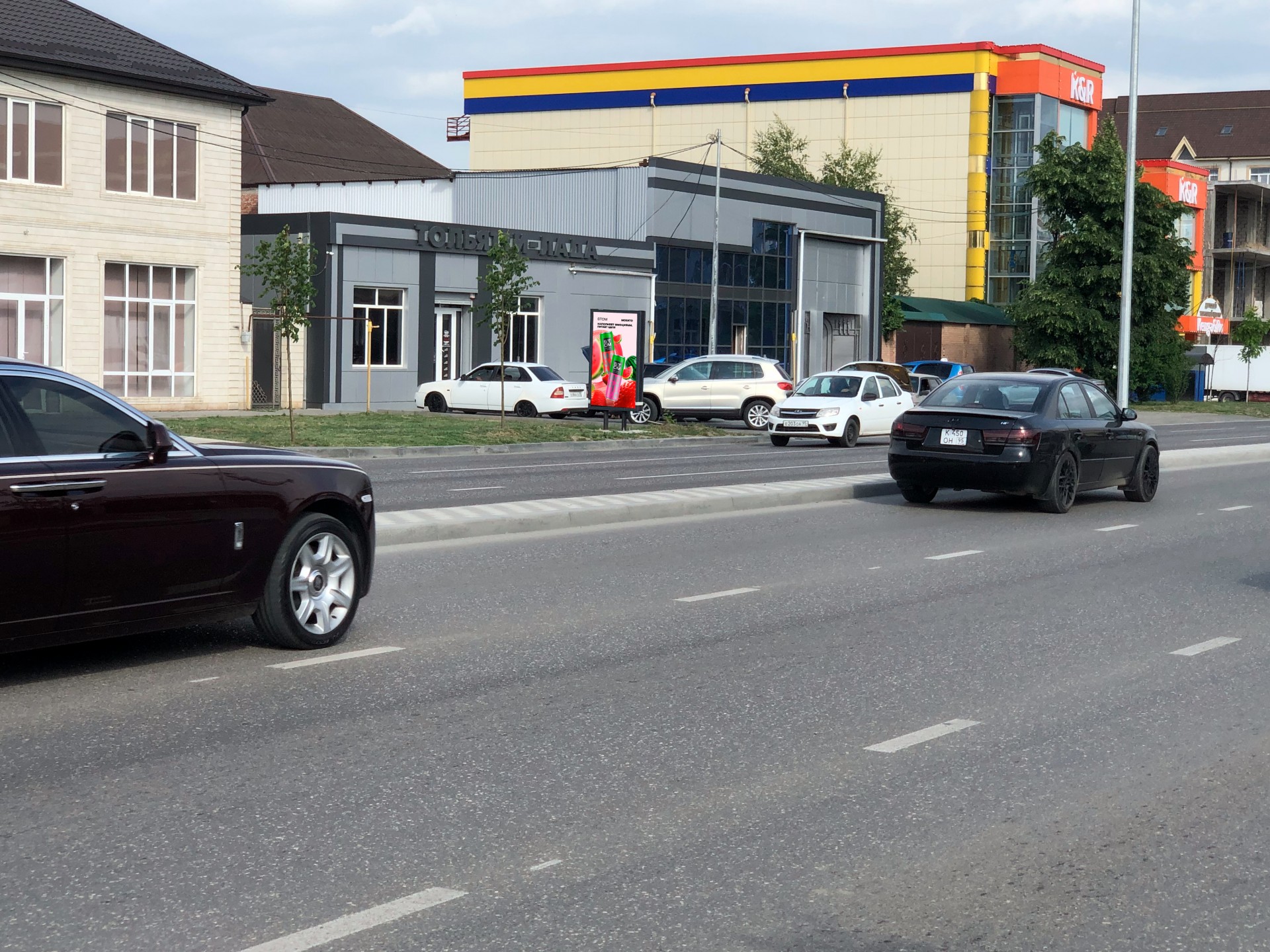 Фотография рекламного носителя, тип: Ситиформат 1.8x1.2, адрес: Жуковского ул., поз.7, Грозный, Республика Чечня, Россия. Сторона Б №1084411