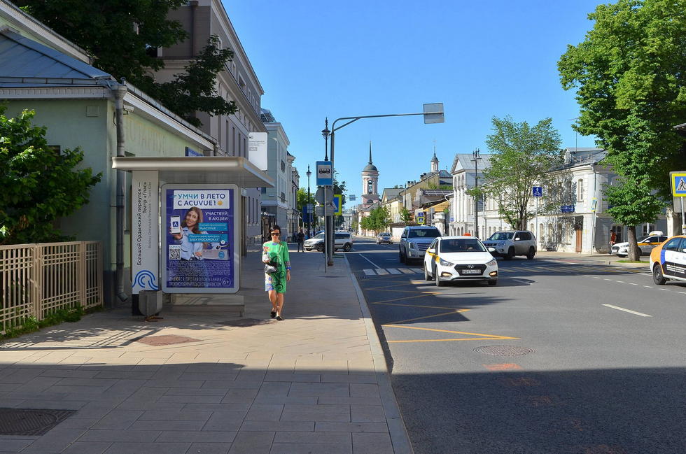 Фотография рекламного носителя, тип: Остановка 1.8x1.2, адрес: Ордынка Б. ул., Москва, Россия. Сторона Б №334112
