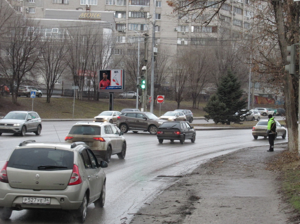 Фотография рекламного носителя, тип: Ситиборд 2.7x3.7, адрес: Хиросимы ул. Х Пархоменко ул., Волгоград, Волгоградская область, Россия. Сторона Б №857951