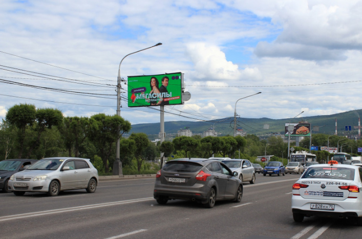 Фотография рекламного носителя, тип: Нестандартный билборд, адрес: Коммунальный мост, поз.2, Красноярск, Красноярский край, Россия. Сторона Б1-Б10 №1005894