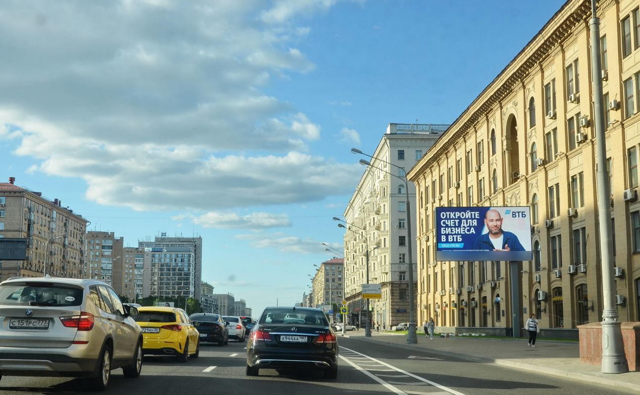 Фотография рекламного носителя, тип: Билборд 3x6, адрес: Мира пр-т., д.106 Х Графский пер., Москва, Россия. Сторона Аh1-Аh4 №882201