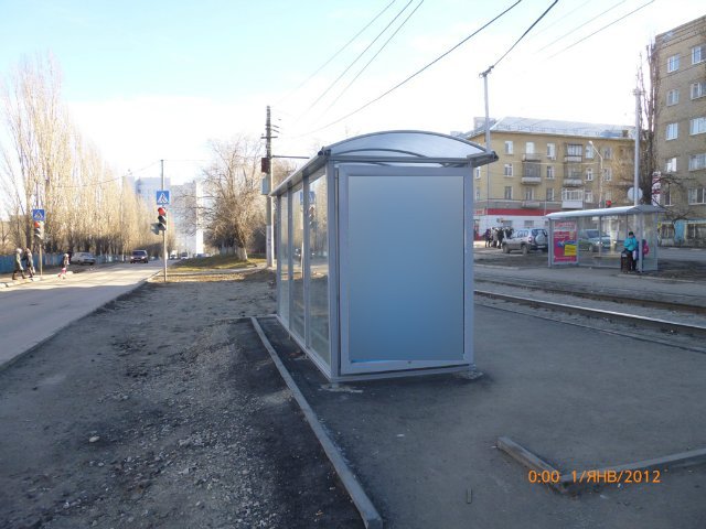 Фотография рекламного носителя, тип: Остановка 1.8x1.2, адрес: Международная ул., трамв. ост. 108 школа, поз.2, Саратов, Саратовская область, Россия. Сторона Б №585902