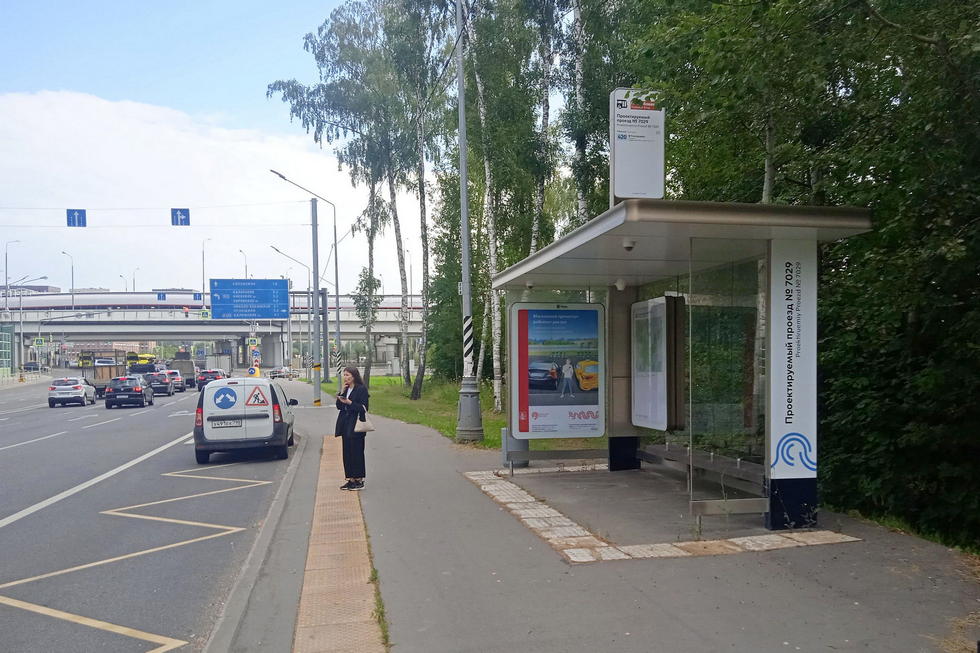 Фотография рекламного носителя, тип: Остановка 1.8x1.2, адрес: Сосенское пос., Проектируемый пр-зд., № 7157 Х Цветочная ул., д.154, поз.2, Москва, Россия. Сторона А №982023