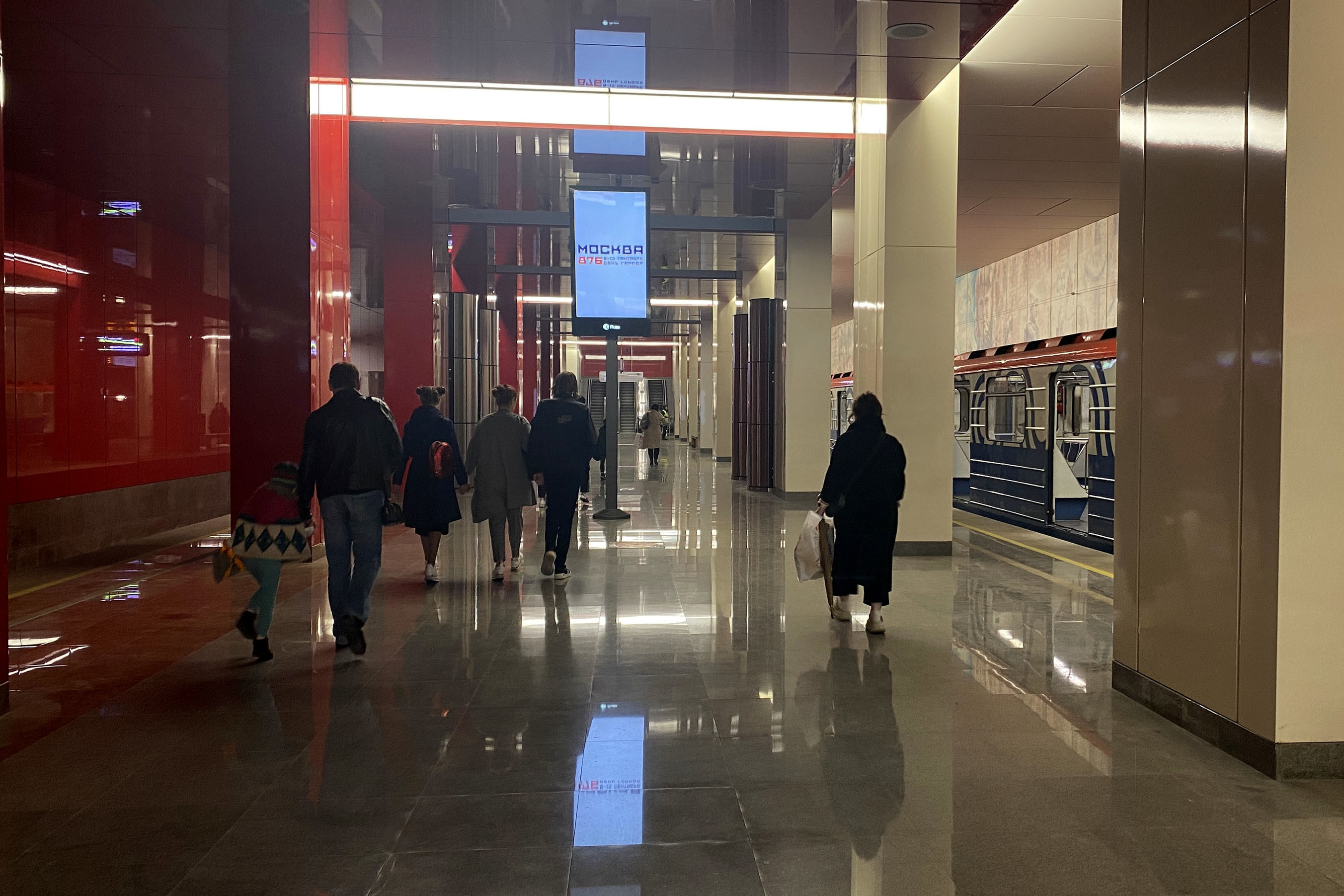 Фотография рекламного носителя, тип: Видеоэкран, адрес: Станция метро «Яхромская», линия Люблинско-Дмитровская, Москва, Россия. Сторона/вариант А2 №1055543