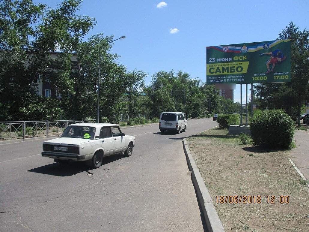 Фотография рекламного носителя, тип: Билборд 3x6, адрес: Калашникова ул., ост. БСМП, Улан-Удэ, Республика Бурятия, Россия. Сторона А №697214