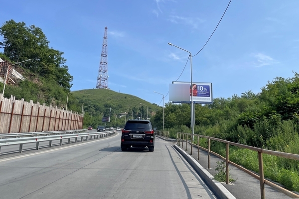 Фотография рекламного носителя, тип: Билборд 3x6, адрес: Капитана Шефнера ул. Х Абрекская ул., д.25, Владивосток, Приморский край, Россия. Сторона А №326465