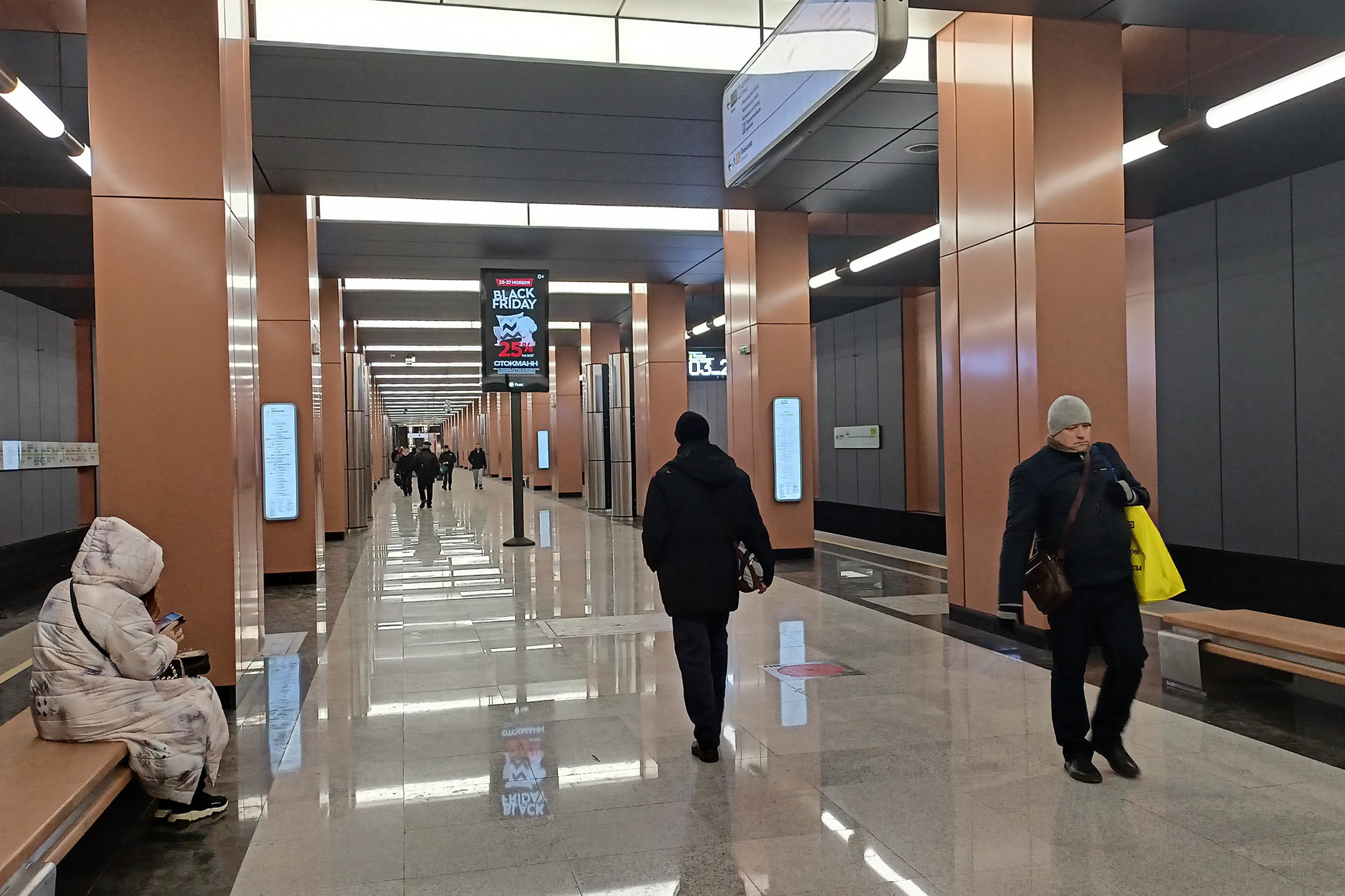 Фотография рекламного носителя, тип: Видеоэкран, адрес: Станция метро «Лианозово», линия Люблинско-Дмитровская, Москва, Россия. Сторона/вариант А1 №1055542