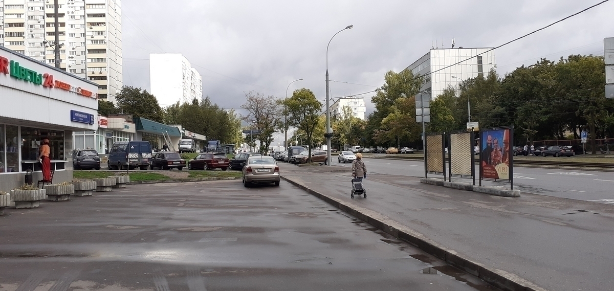 Фотография рекламного носителя, тип: Афиша 1.75x1.8, адрес: Чертановская ул., д.17А к/т "Ашхабад" поз3, стенд 3, Москва, Россия. Сторона А2 №883864