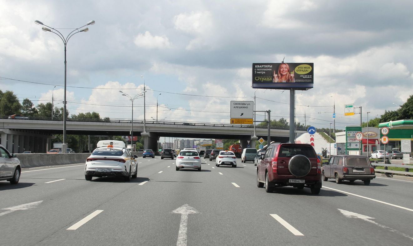 Фотография рекламного носителя, тип: Нестандартный суперсайт, адрес: МКАД, 73 000м Х Свободы ул., Москва, Россия. Сторона А1 №524275