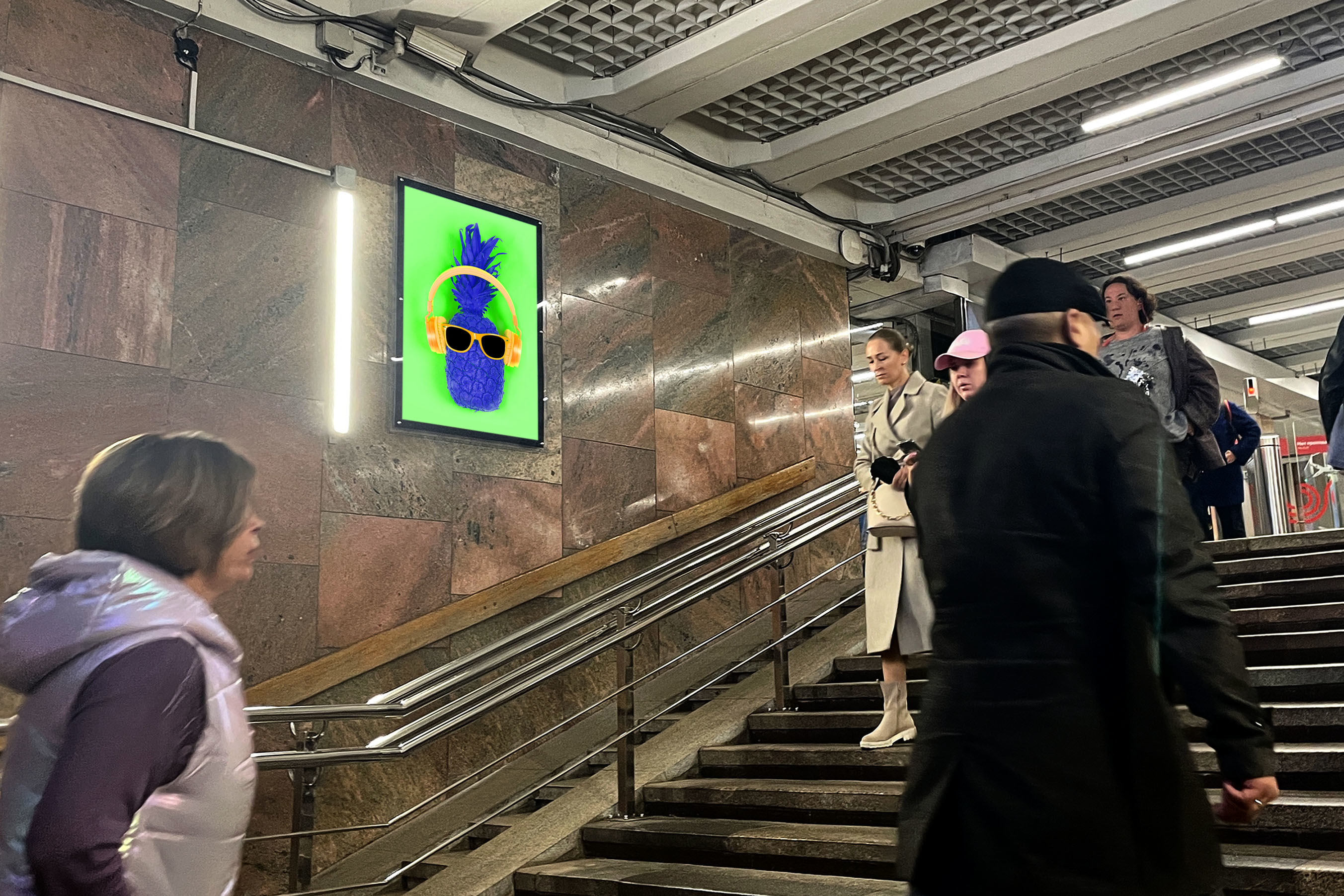 Фотография рекламного носителя, тип: Кристалайт, адрес: Станция метро «Щукинская», линия Таганско-Краснопресненская, Москва, Россия. Сторона/вариант №1001854