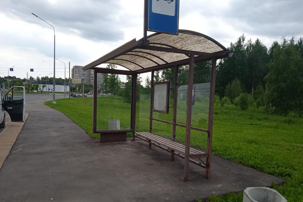 Фотография рекламного носителя, тип: Остановка 1.8x1.2, адрес: Дзержинского ул., д.14А, ост. Гаражи, поз.2, Москва, Россия. Сторона А №1012594