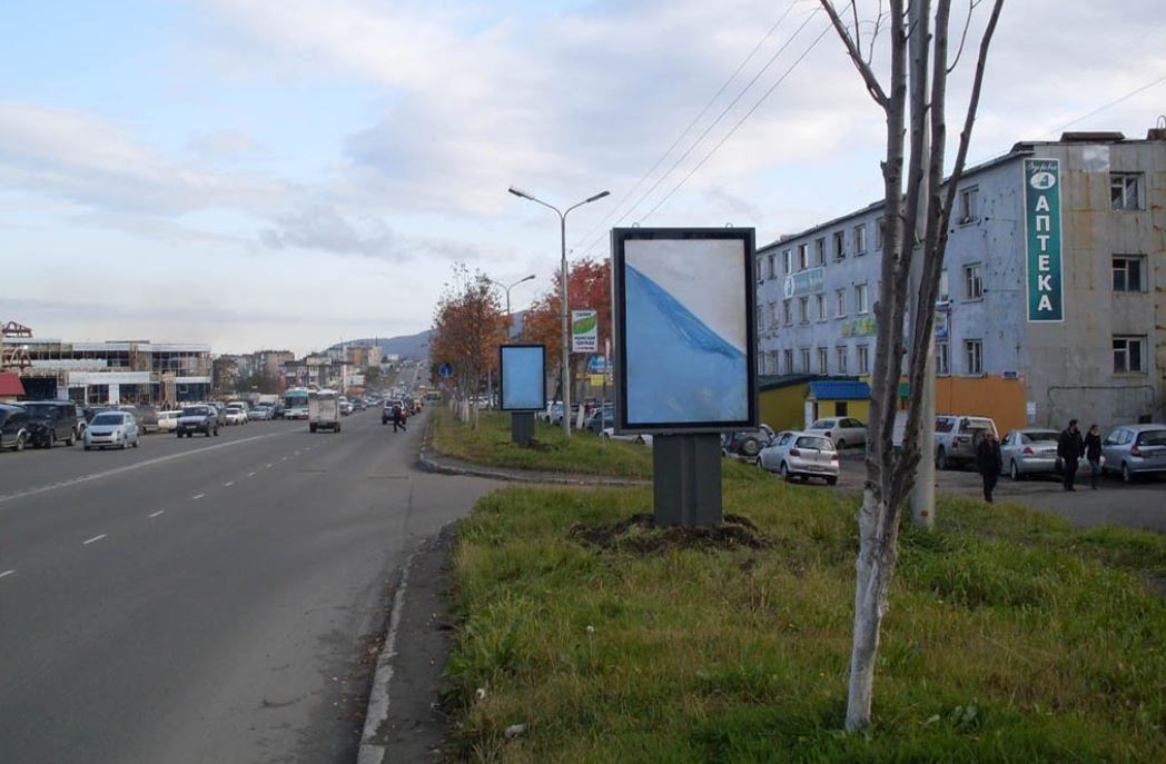Фотография рекламного носителя, тип: Ситиформат 1.8x1.2, адрес: 50 Лет Октября ул., перед поворотом, Петропавловск-Камчатский, Камчатский край, Россия. Сторона А №777548