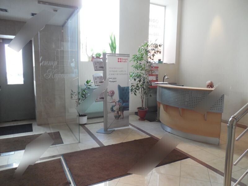 Фотография рекламного носителя, тип: Диспенсер листовок, адрес: Бизнес-центр «У Ростральных Колонн», Волховский пер., д.4, Санкт-Петербург, Россия. Сторона/вариант №656766