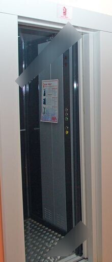 Фотография рекламного носителя, тип: Постер/баннер, адрес: Бизнес-центр «Вятка», Вятская ул., д.35, стр.4, Москва, Россия. Сторона/вариант №654615