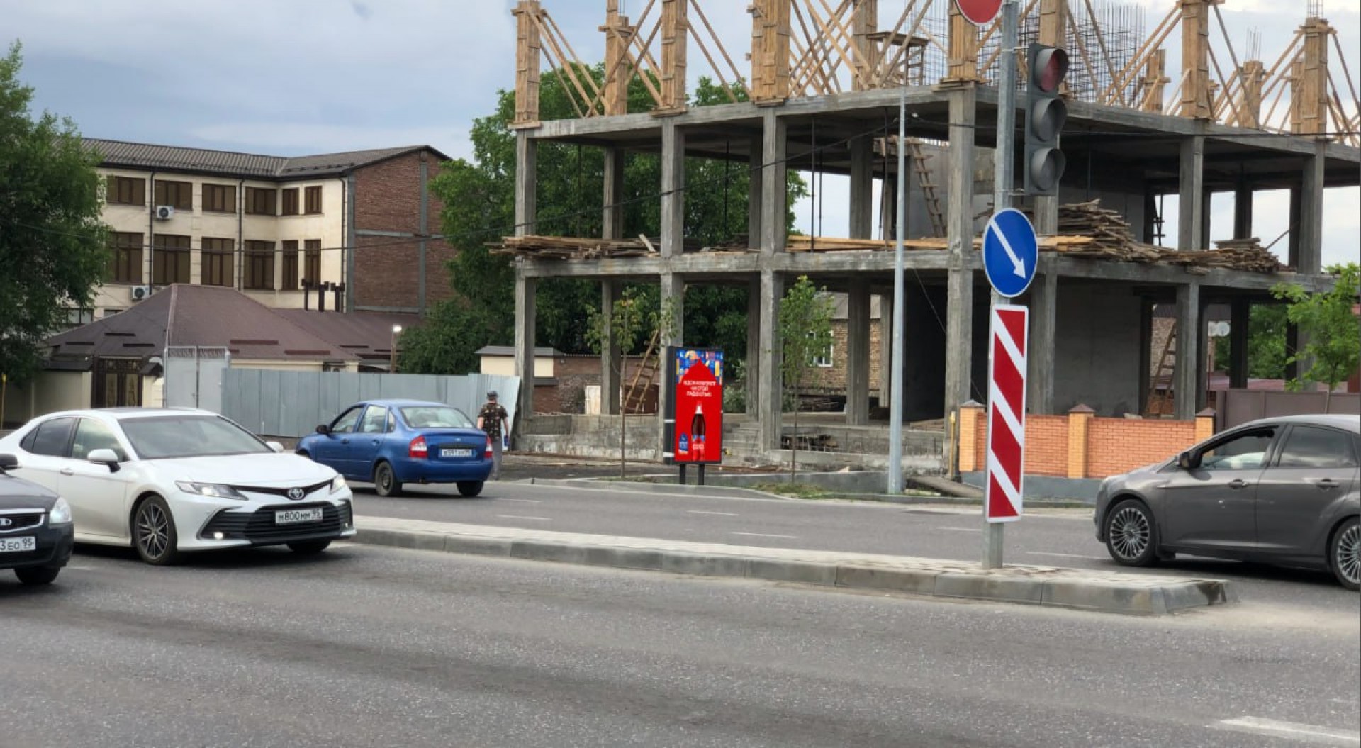 Фотография рекламного носителя, тип: Ситиформат 1.8x1.2, адрес: Жуковского ул., поз.15, Грозный, Республика Чечня, Россия. Сторона А №1084426