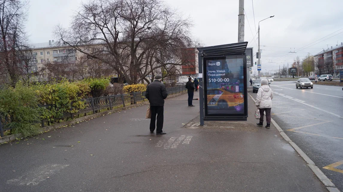 Фотография рекламного носителя, тип: Остановка 1.8x1.2, адрес: Декабристов ул., ост. Гагарина ул., поз.2, Казань, Республика Татарстан, Россия. Сторона B №837628