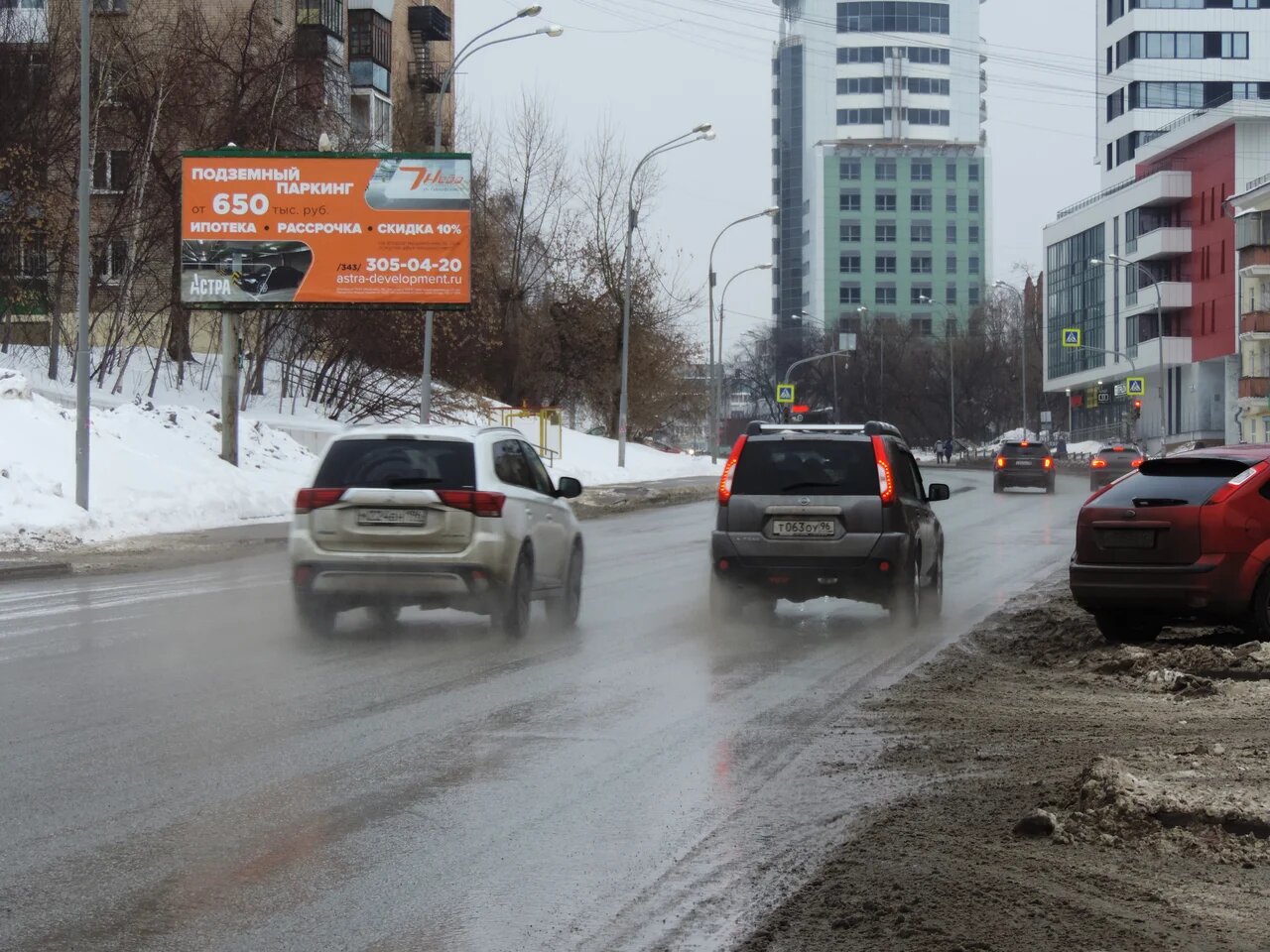 Фотография рекламного носителя, тип: Билборд 3x6, адрес: Гурзуфская ул., д.20 Х Московская ул., Екатеринбург, Свердловская область, Россия. Сторона В №953407