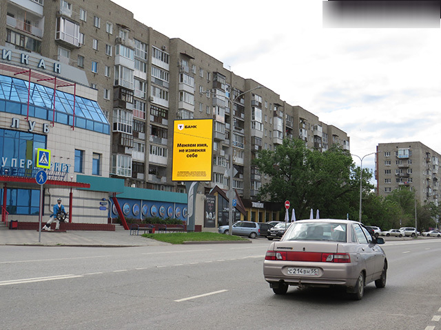 Фотография рекламного носителя, тип: Нестандартный билборд, адрес: Иртышская наб., д.10/1, Омск, Омская область, Россия. Сторона B1-B10 №1076235