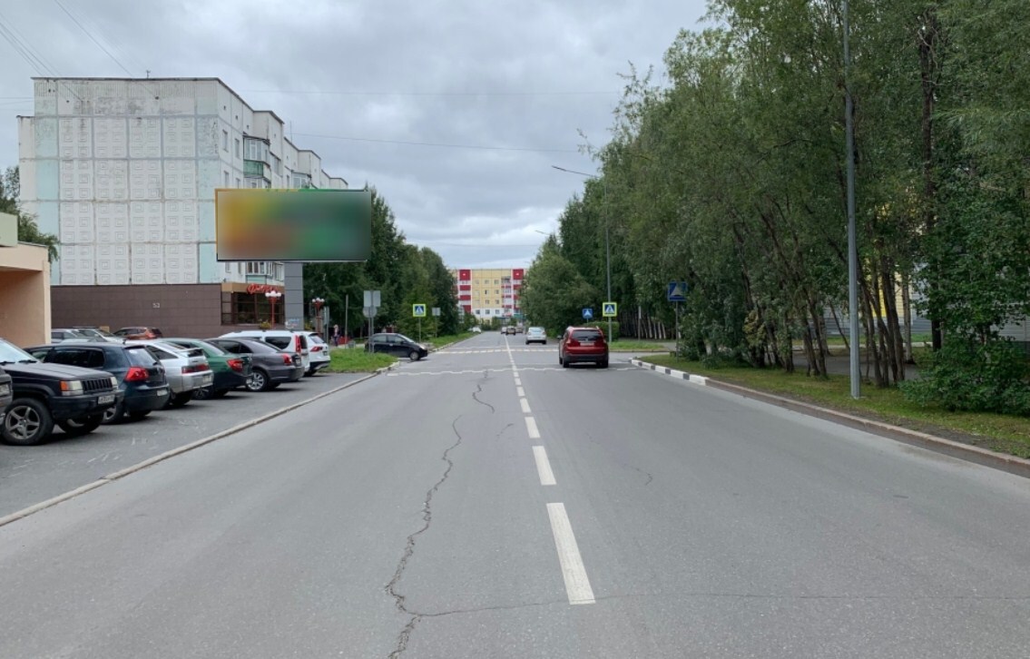 Фотография рекламного носителя, тип: Билборд 3x6, адрес: Бахилова ул., д.3, поз.1, Сургут, Ханты-Мансийский автономный округ – Югра, Россия. Сторона Б №960105