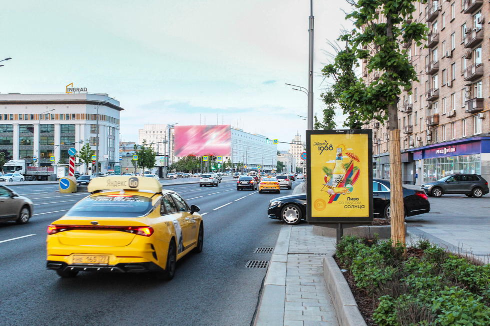 Фотография рекламного носителя, тип: Ситиформат 1.8x1.2, адрес: Садовая-Каретная ул., д.8, стр.1, Москва, Россия. Сторона А1-А5 №557655