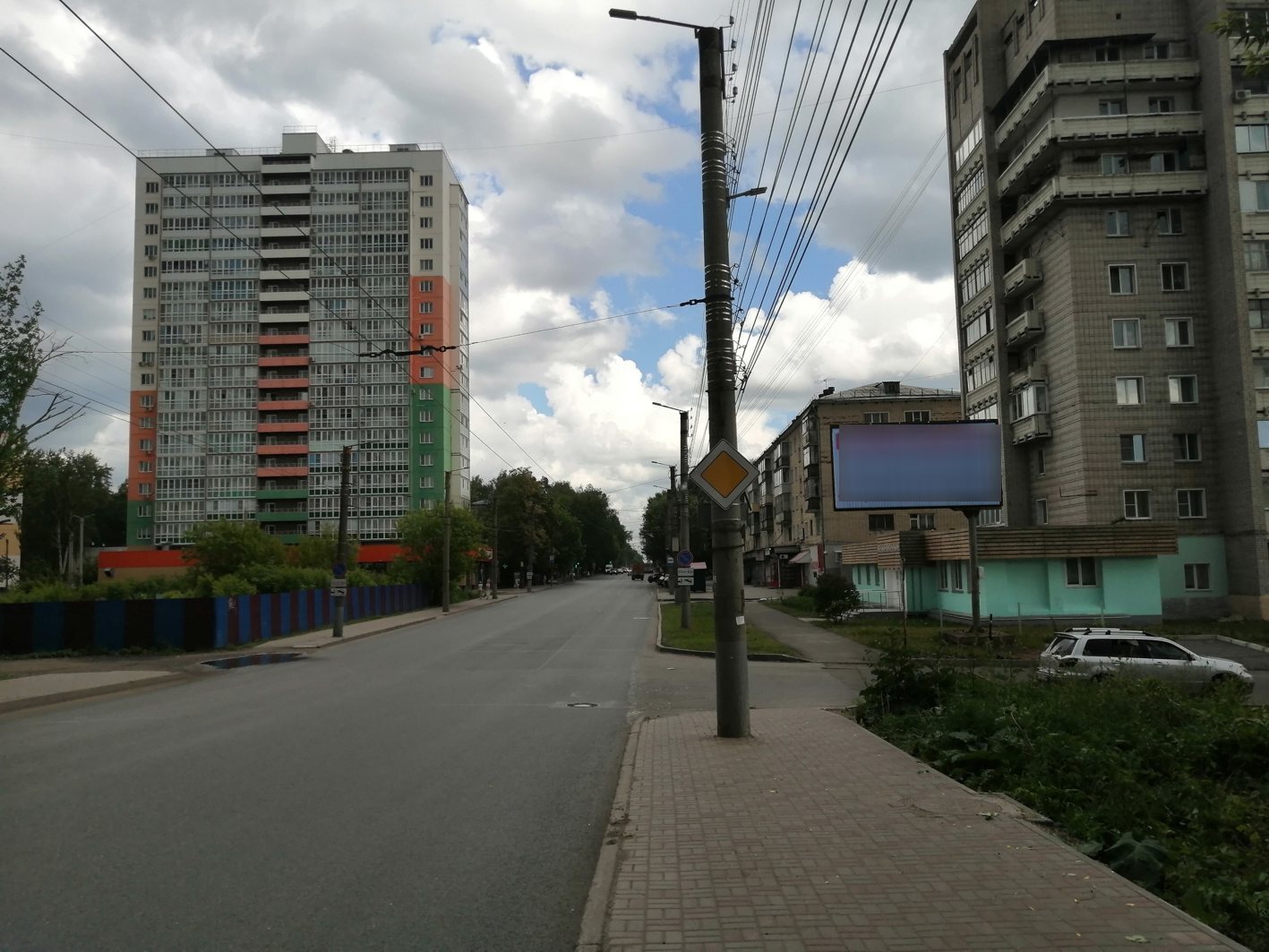 Фотография рекламного носителя, тип: Билборд 3x6, адрес: Щорса ул., д.52, Киров, Кировская область, Россия. Сторона A1-A3 №1094240