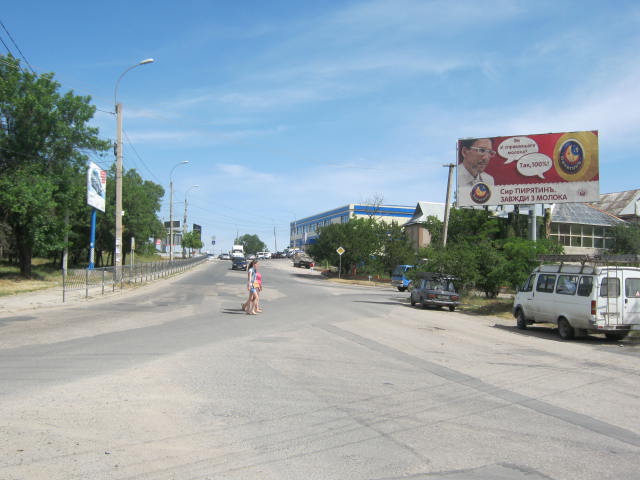 Фотография рекламного носителя, тип: Билборд 3x6, адрес: Беспалова ул., супермаркет АТБ, ресторан Айше, Симферополь, Республика Крым, Россия. Сторона A1 №412201