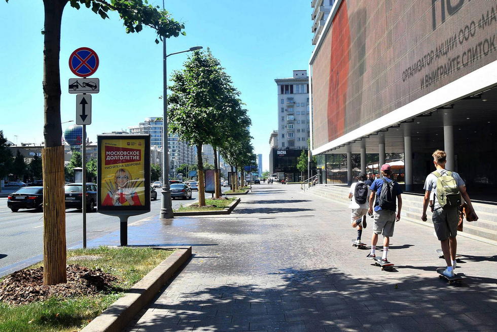 Фотография рекламного носителя, тип: Ситиформат 1.8x1.2, адрес: Новый Арбат ул., д.24, поз.4, Москва, Россия. Сторона А1-А5 №581859