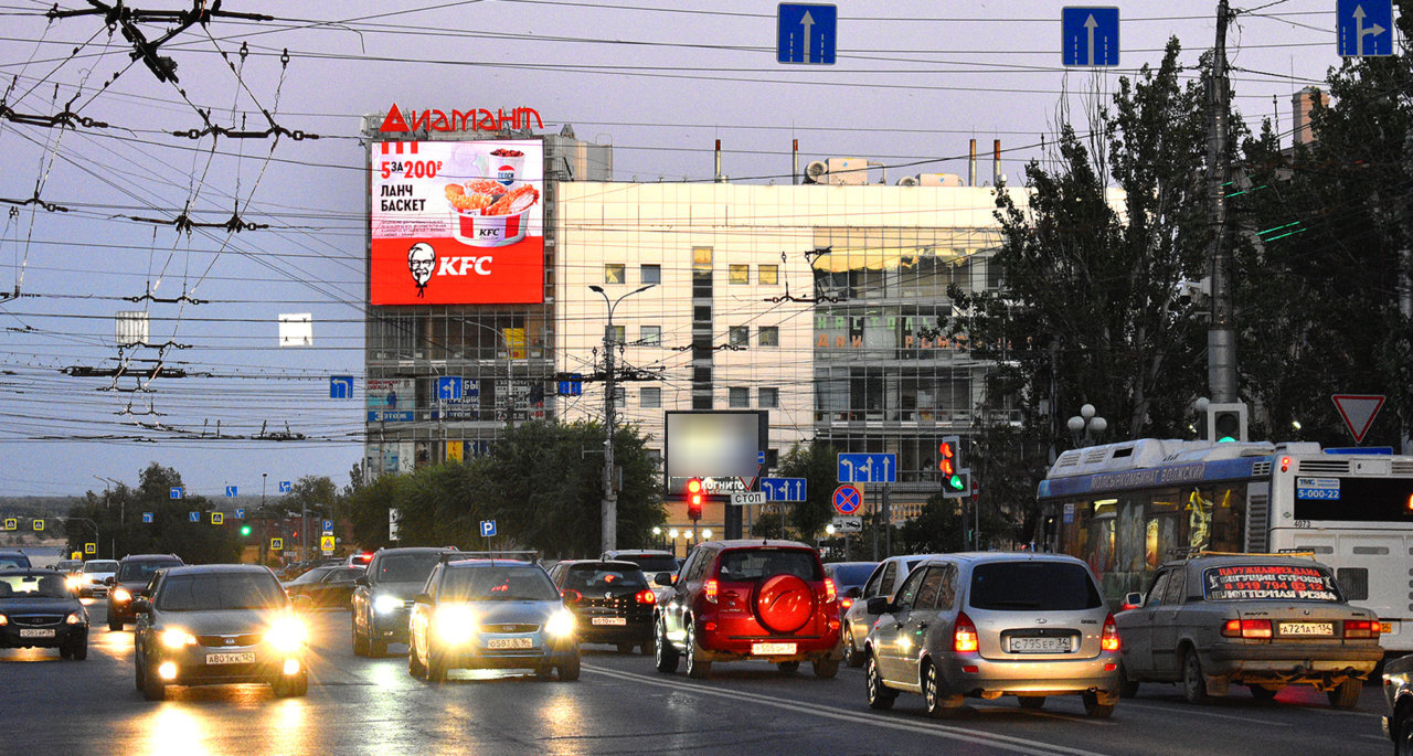 Фотография рекламного носителя, тип: Медиафасад, адрес: Комсомольская ул., д.3, Волгоград, Волгоградская область, Россия. Сторона A1-A10 №1007356