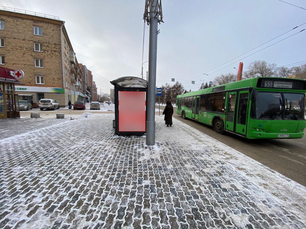 Фотография рекламного носителя, тип: Остановка 1.8x1.2, адрес: Красная пл., д.1, Красноярск, Красноярский край, Россия. Сторона Б №1029793