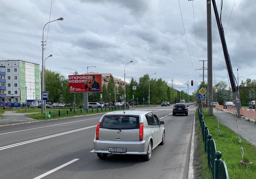 Фотография рекламного носителя, тип: Билборд 3x6, адрес: Григория Кукуевицкого ул. Х Губкина ул., д.27, Сургут, Ханты-Мансийский автономный округ – Югра, Россия. Сторона Б №960091