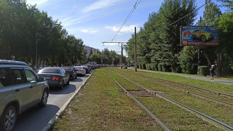 Фотография рекламного носителя, тип: Билборд 3x6, адрес: Титова ул., д.12 X Военная ул., Екатеринбург, Свердловская область, Россия. Сторона А №1023983