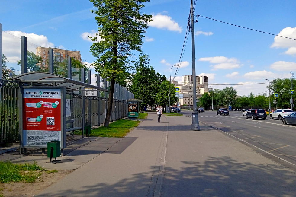 Фотография рекламного носителя, тип: Остановка 1.8x1.2, адрес: Новаторов ул., д.22а, ост. Воронцовские Пруды ул., Москва, Россия. Сторона Б №955727