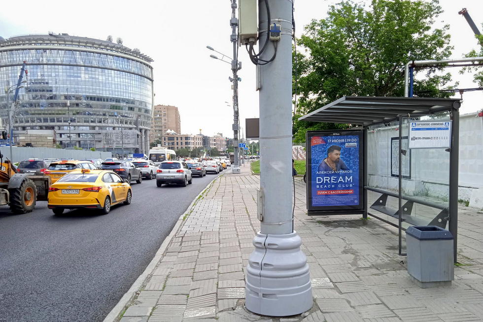 Фотография рекламного носителя, тип: Остановка 1.8x1.2, адрес: Олимпийский пр-т., Москва, Россия. Сторона А №335482