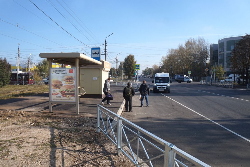 Фотография рекламного носителя, тип: Остановка 1.4x1.6, адрес: Одоевское ш., д.73, напротив, Тула, Тульская область, Россия. Сторона B №805806