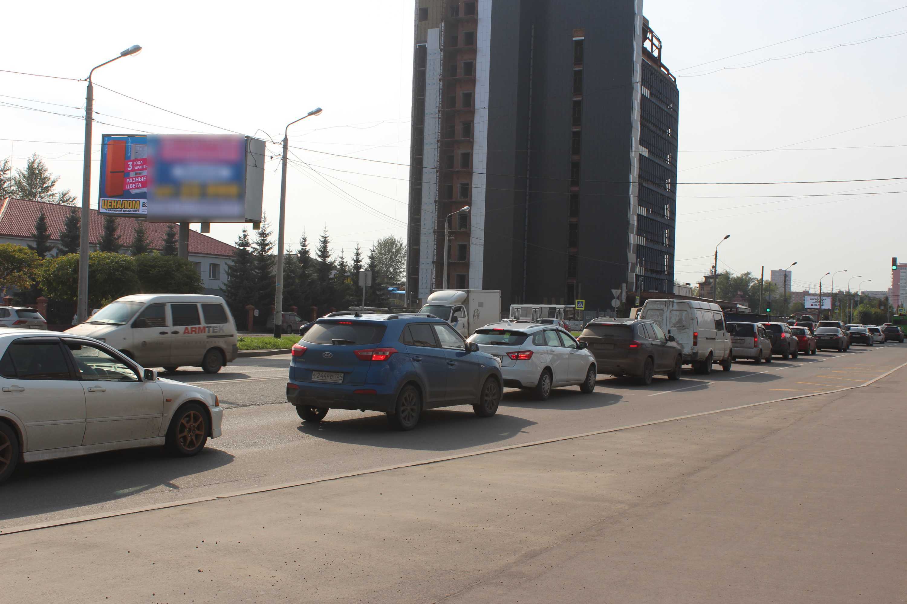 Фотография рекламного носителя, тип: Билборд 3x6, адрес: Взлетная ул., д.13, Красноярск, Красноярский край, Россия. Сторона B1-В10 №1026988