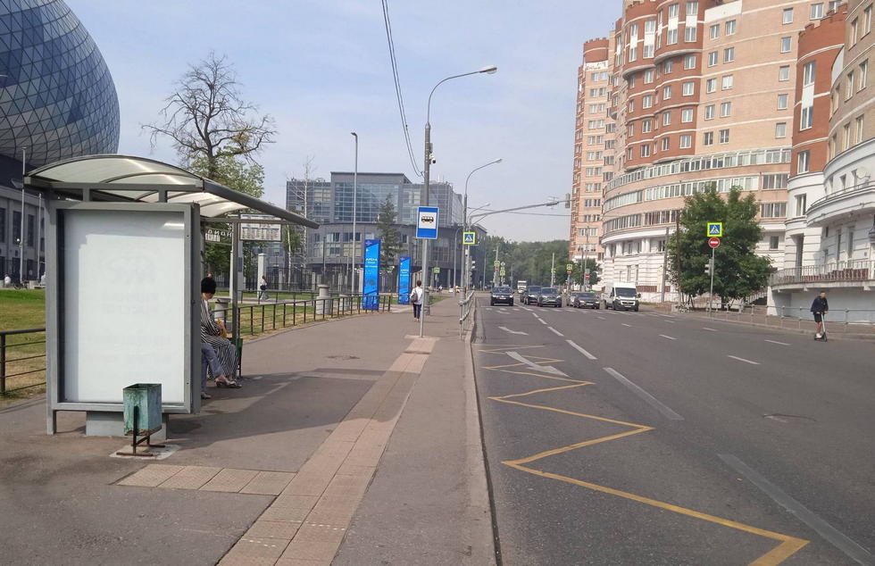 Фотография рекламного носителя, тип: Остановка 1.8x1.2, адрес: Петровско-Разумовская ал., ост. "Петровско-Разумовская аллея, 8", Москва, Россия. Сторона Б №889132