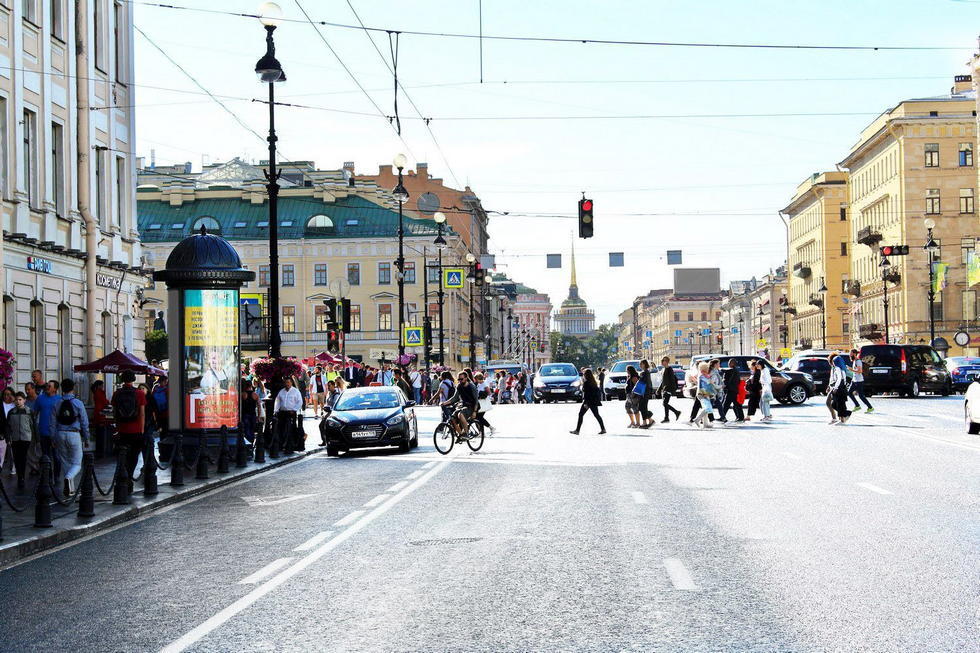 Фотография рекламного носителя, тип: Пиллар 3x1.4, адрес: Невский пр-т., д.27 Х Грибоедова канала наб., Санкт-Петербург, Россия. Сторона Б №639658