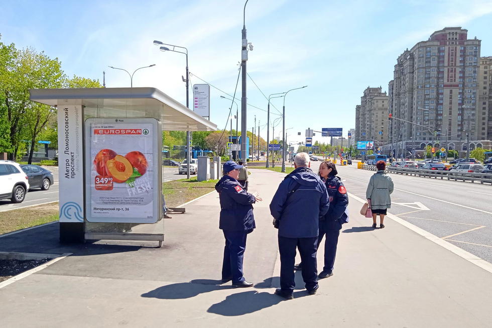 Фотография рекламного носителя, тип: Остановка 1.8x1.2, адрес: Ломоносовский пр-т., ост. "метро "Ломоносовский проспект", поз.1, Москва, Россия. Сторона Б №816645