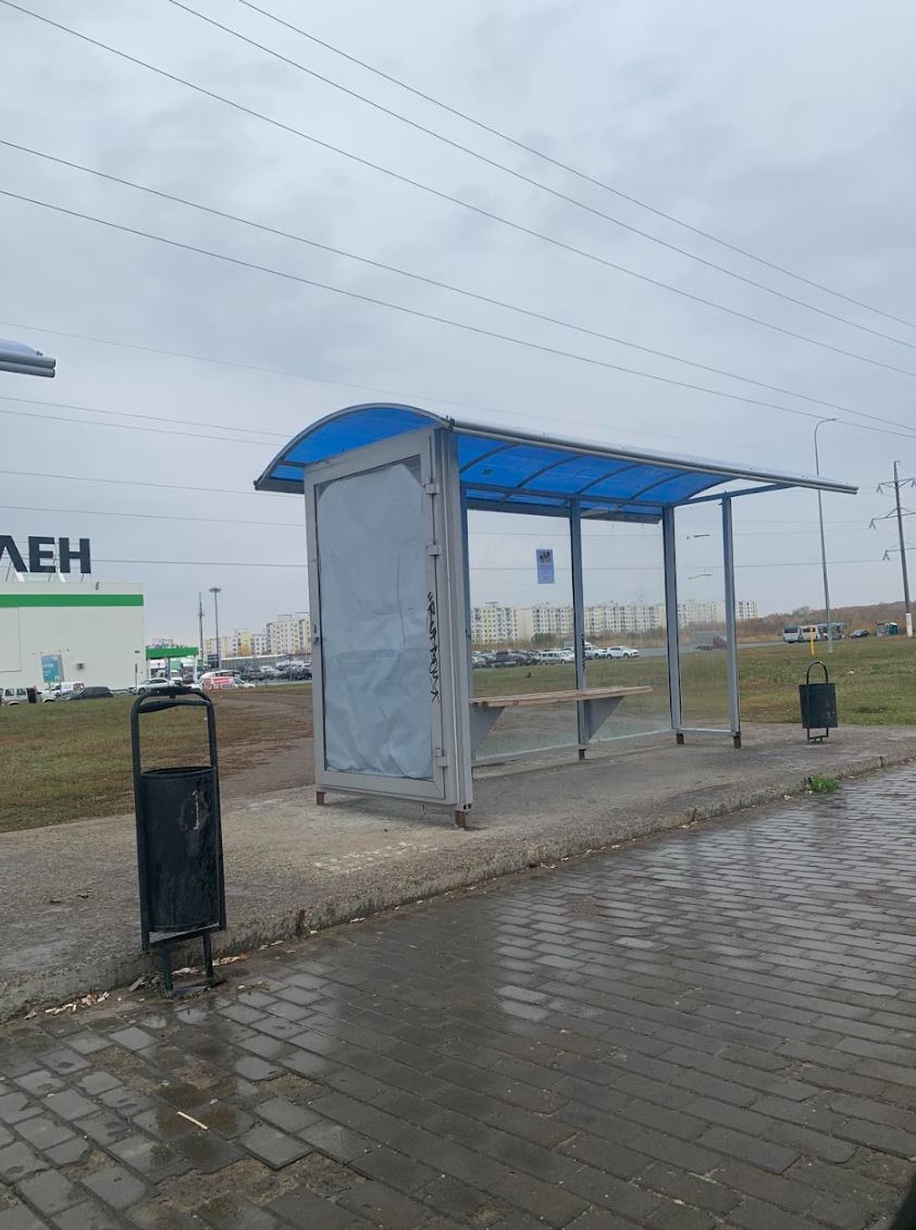 Фотография рекламного носителя, тип: Остановка 1.8x1.2, адрес: Усть-Курдюмская ул., ТЦ Леруа Мерлен, поз.1, Саратов, Саратовская область, Россия. Сторона Б №842079