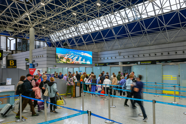 Фотография рекламного носителя, тип: Лайтбокс, адрес: Аэропорт «Адлер», Мира ул., д.50, Адлер, Краснодарский край, Россия. Сторона/вариант №1056198