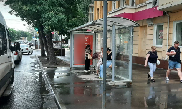 Фотография рекламного носителя, тип: Остановка 1.8x1.2, адрес: Вавилова ул. Х Рахова ул., ТЦ Каштан, Саратов, Саратовская область, Россия. Сторона А №747522