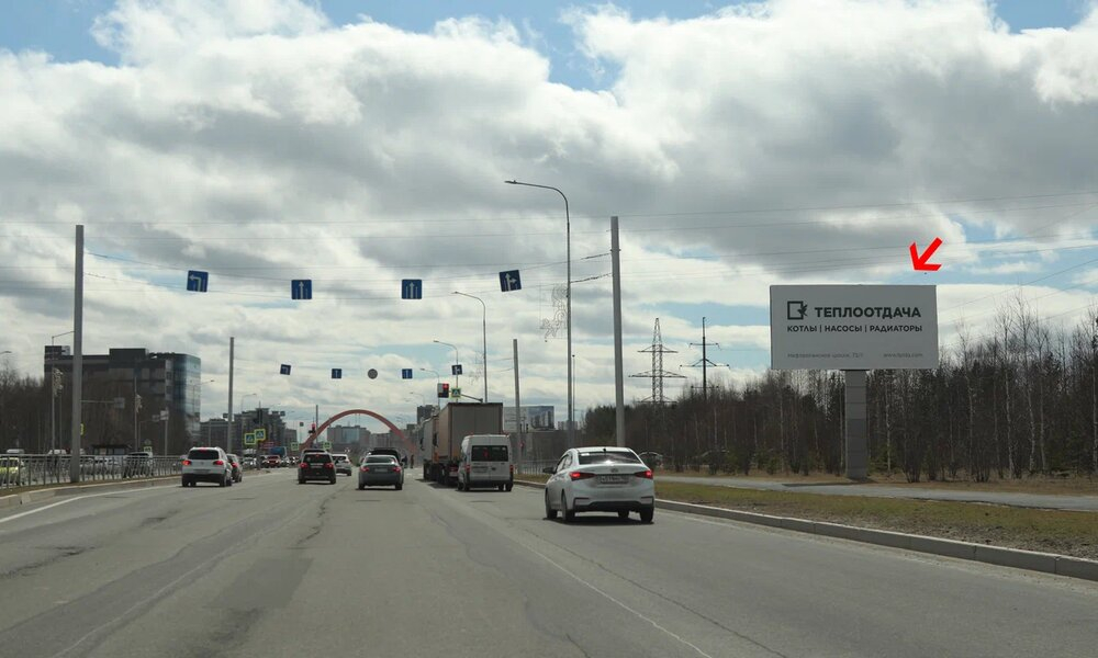 Фотография рекламного носителя, тип: Билборд 3x6, адрес: Аэрофлотская ул., д.8, Сургут, Ханты-Мансийский автономный округ – Югра, Россия. Сторона А №1068213