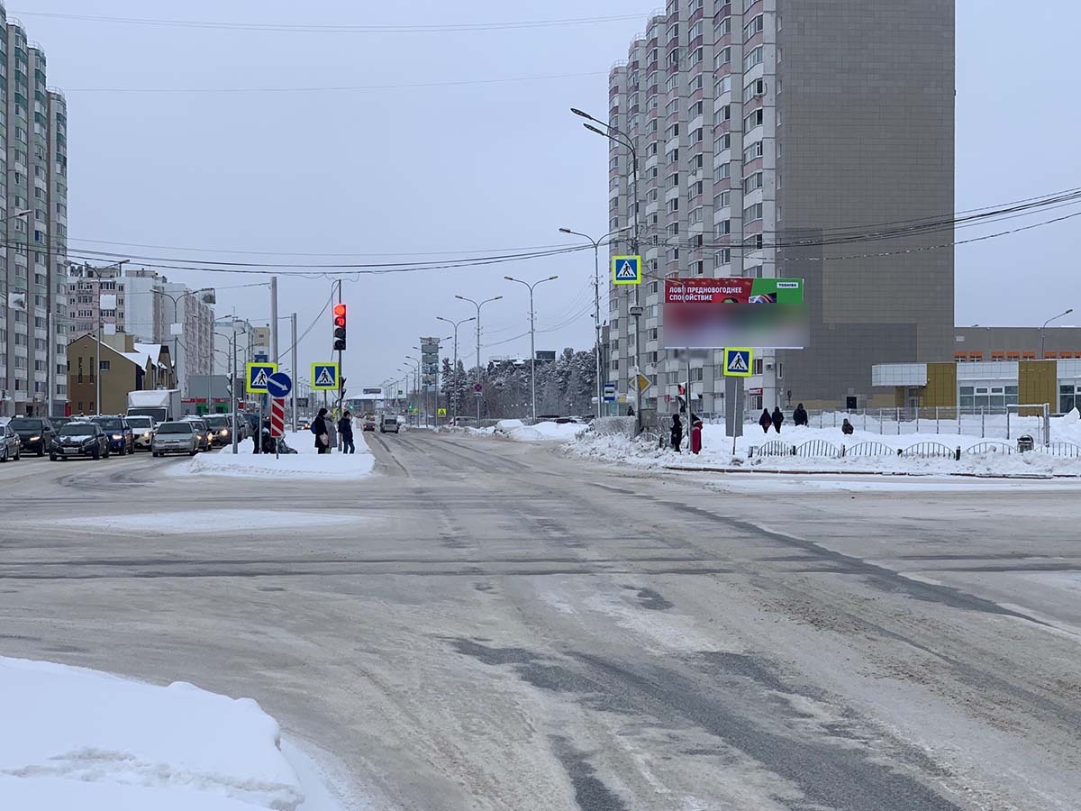 Фотография рекламного носителя, тип: Билборд 3x6, адрес: Иосифа Каролинского ул., д.16 Х Университетская ул., Сургут, Ханты-Мансийский автономный округ – Югра, Россия. Сторона А №960156