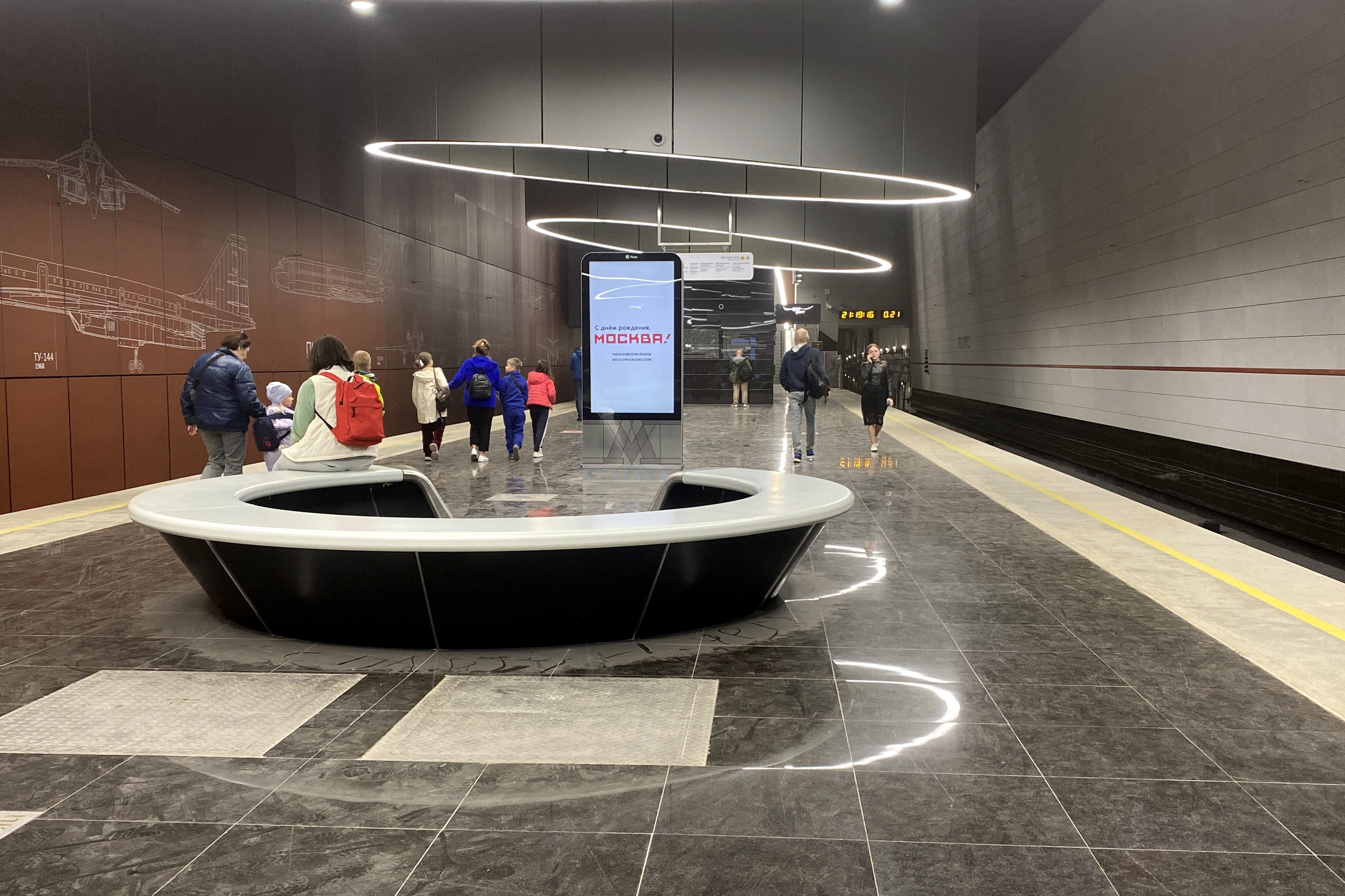 Фотография рекламного носителя, тип: Видеоэкран, адрес: Станция метро «Пыхтино», линия Солнцевская, Москва, Россия. Сторона/вариант А2 №1055532