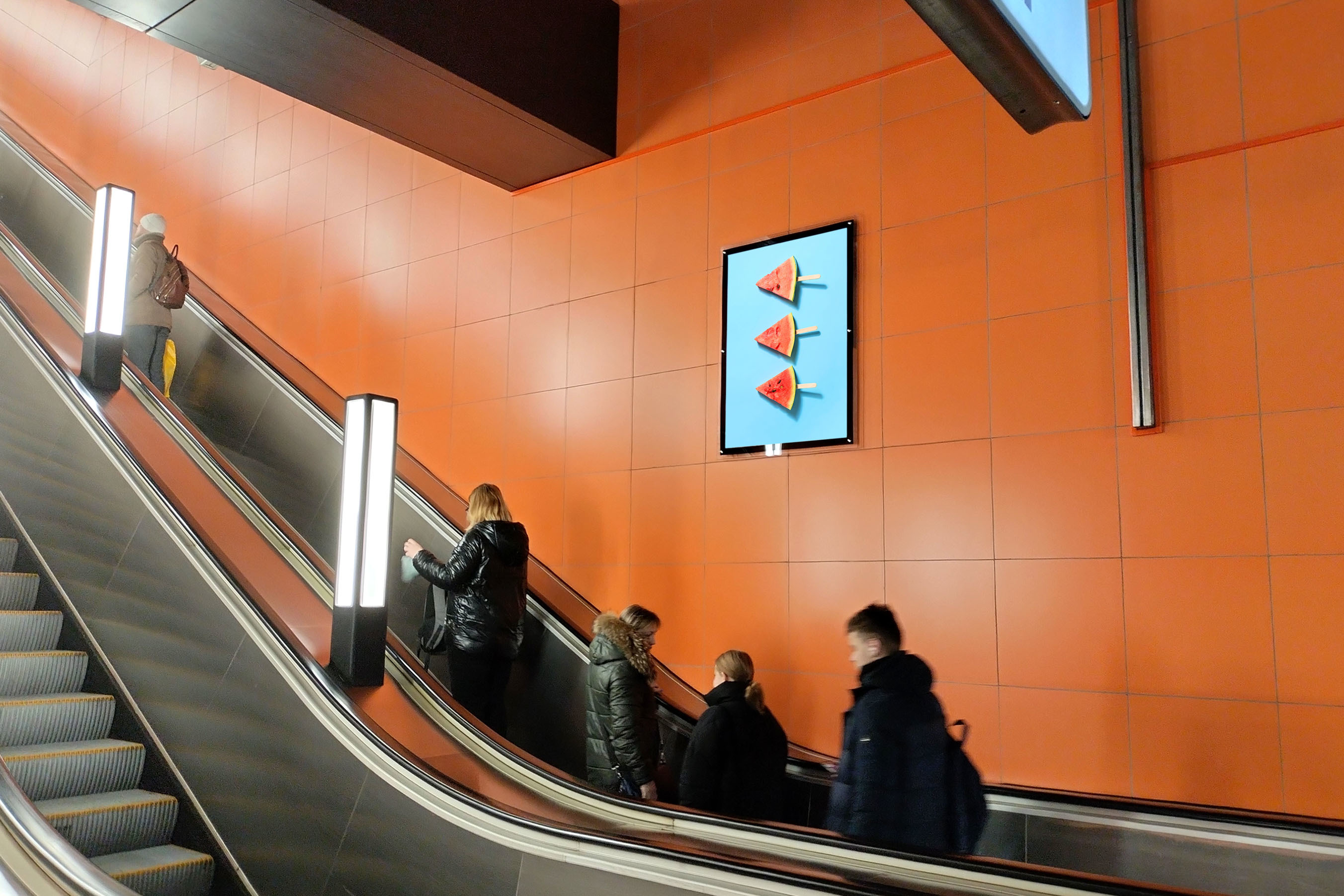 Фотография рекламного носителя, тип: Кристалайт, адрес: Станция метро «Солнцево», линия Солнцевская, Москва, Россия. Сторона/вариант A №1054877