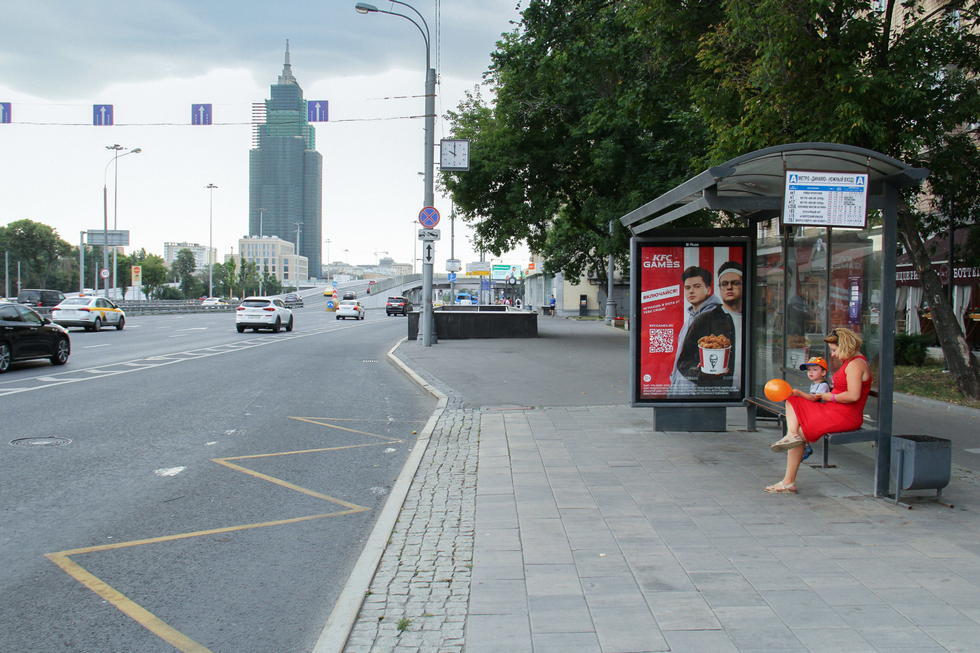 Фотография рекламного носителя, тип: Остановка 1.8x1.2, адрес: Ленинградский пр-т., д.33, корп.4, Москва, Россия. Сторона А №334449