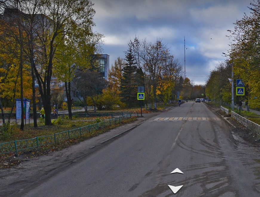 Фотография рекламного носителя, тип: Нестандартный ситиформат, адрес: Шагова мкр., д.2, тротуар возле м-на «Мир Игрушек», Родники, Ивановская область, Россия. Сторона B №1088218